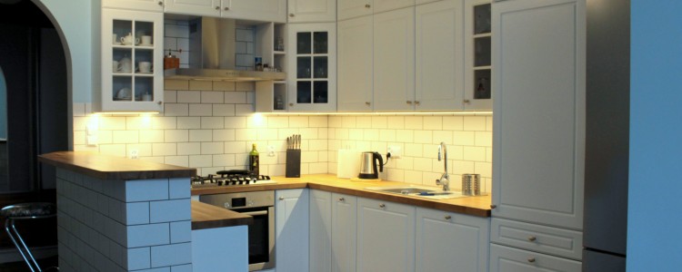 Moda na kuchnie w stylu angielskim lub prowansalskim